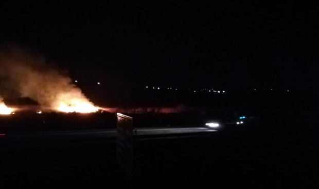 Упозорење возачима: Пожар крај аутопута код Малог Пожаревца